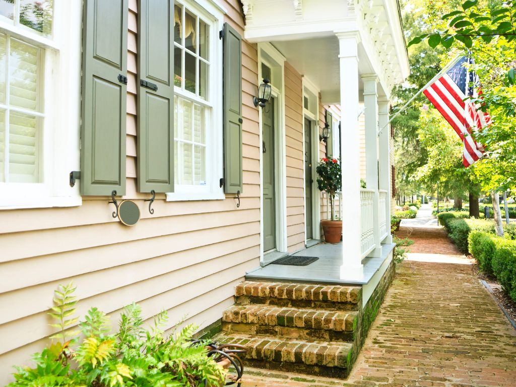 A 4-season guide to protecting your Lake Geneva home's exterior paint